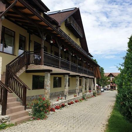 Pensiunea Roua Muntilor Sîmbăta de Sus Exteriér fotografie