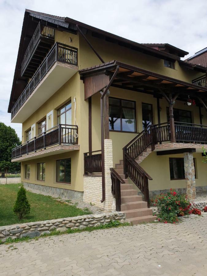 Pensiunea Roua Muntilor Sîmbăta de Sus Exteriér fotografie